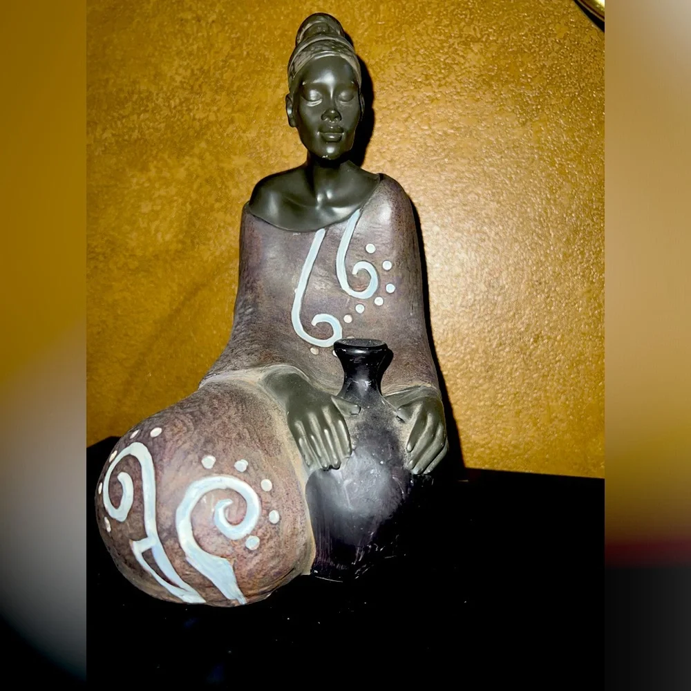SEYMOUR MANN Handcrafted African Themed Figurine Woman With Pottery - Picture 1 of 12